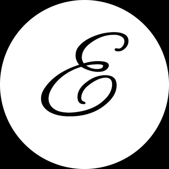 Profile Picture of Erika Reeves (@erikar70) on Poshmark