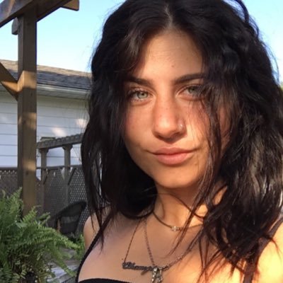 Profile Picture of Lover (@gabi_clairoux) on Twitter