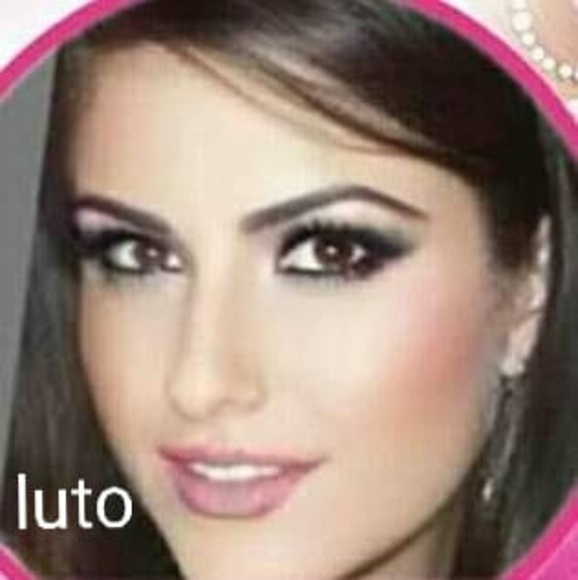 Profile Picture of Zelia Travassos (@zeliatravassos) on Poshmark