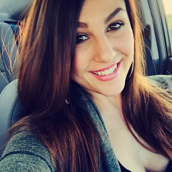 Profile Picture of Jessica Alstrom (@jessicalaceja) on Poshmark