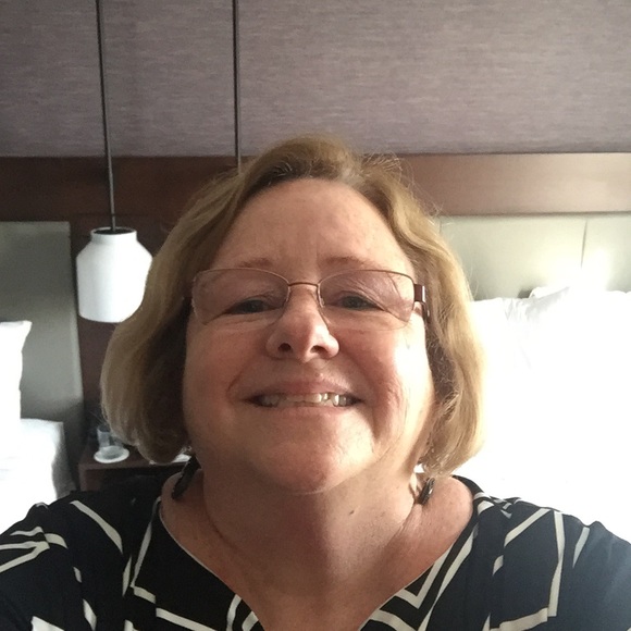 Profile Picture of Debbie Tryforos (@debbiesn1121) on Poshmark