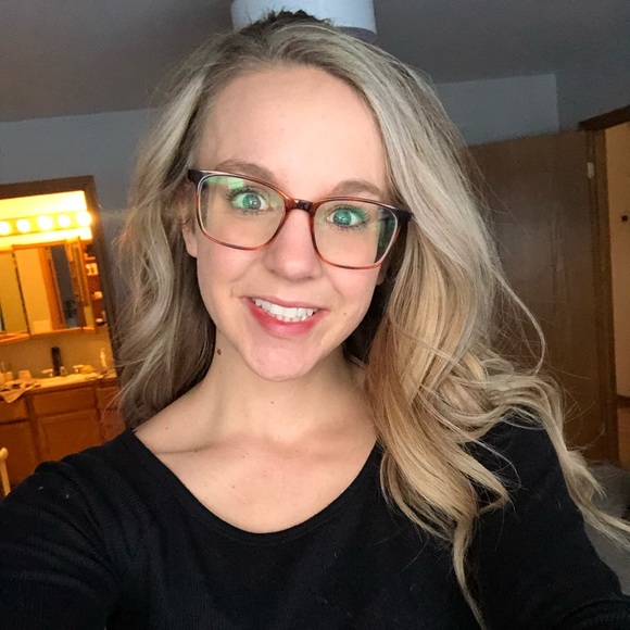 Profile Picture of Kayla Cronk (@kaylabcronk) on Poshmark