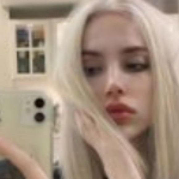 Profile Picture of Ivy Charles (@ivy864ih597) on Poshmark