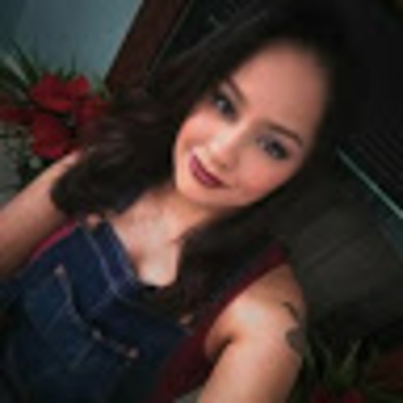 Profile Picture of Genita Schuenemann (@bonitagenita62) on Poshmark