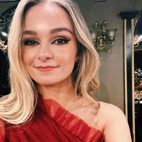 Profile Picture of Caroline Fossum (@caroline_fossum) on Poshmark