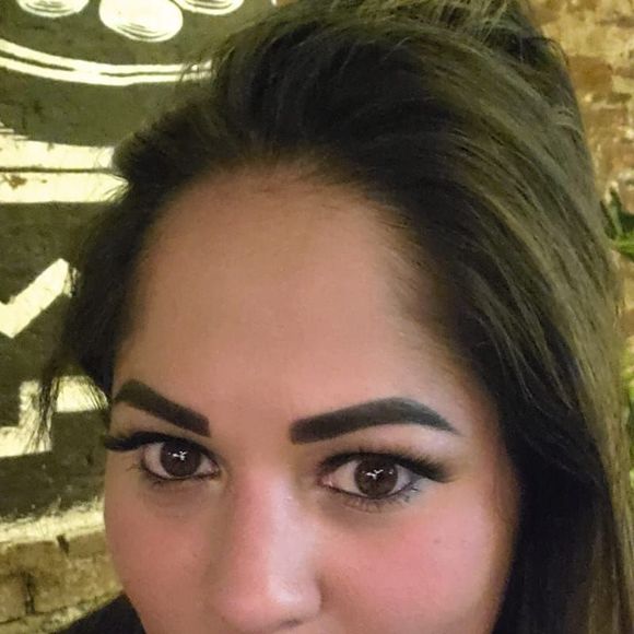 Profile Picture of Liz Mcquarters (@miscuatroninos) on Poshmark