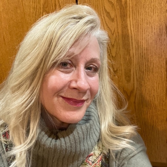 Profile Picture of Kathy Grubenhoff (@kjgrub) on Poshmark