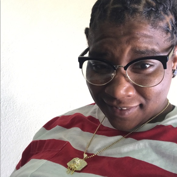 Profile Picture of Paulette Darling (@paulied523) on Poshmark