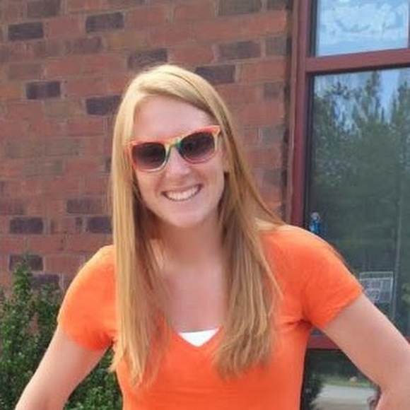 Profile Picture of Jessica Yopp (@jessica_yopp) on Poshmark