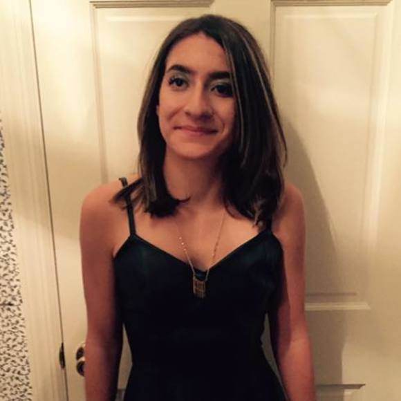 Profile Picture of Victoria Anagnostopoulos (@heyyitstorixoxo) on Poshmark