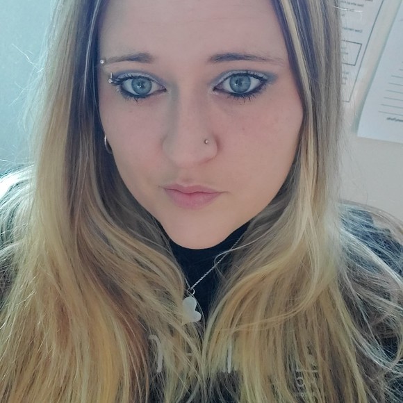 Profile Picture of Misty Wolfe (@mistywolfe0921) on Poshmark