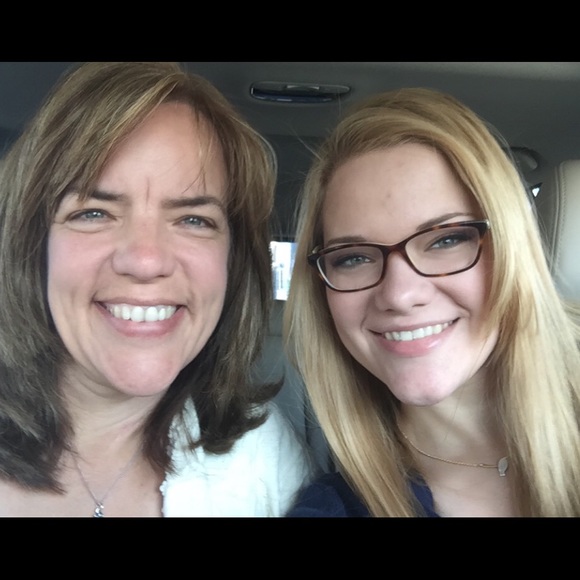 Profile Picture of Jen Leffler (@lefflerj) on Poshmark