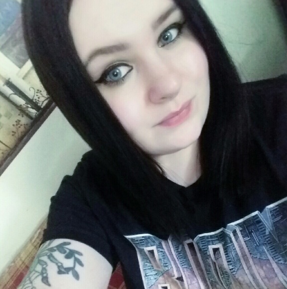 Profile Picture of Amanda Bowen (@aidensmom524) on Poshmark