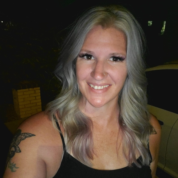 Profile Picture of Victoria Kennedy (@vkennedy12) on Poshmark