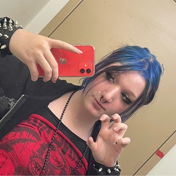 Profile Picture of Raihna Ridler (@justazaleas) on Poshmark