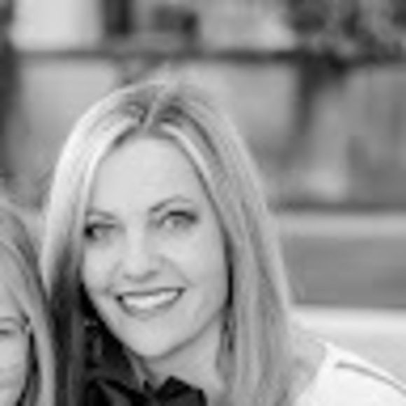 Profile Picture of Lisa Reddout (@lmreddout) on Poshmark