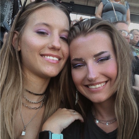 Profile Picture of Lilian & teagan Hollabaugh (@mrs_marvel) on Poshmark