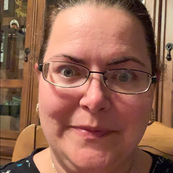 Tami Volkert - Poshmark Profile Picture of Tami Volkert (@classylutz) on Poshmark