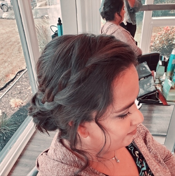 Profile Picture of Alexis Tharp (@alorena96) on Poshmark