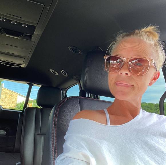 Profile Picture of Dawn Harer (@dawnj0405) on Poshmark