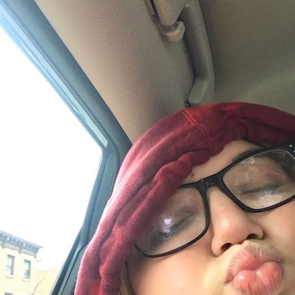 Profile Picture of Chloe Mineo (@clrmineo) on Poshmark