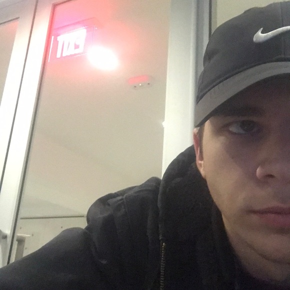 Profile Picture of Nick Anderson (@nickand22) on Poshmark