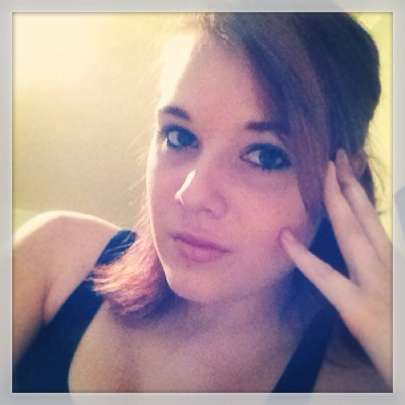 Profile Picture of Amanda Grueber (@agruebe1) on Poshmark