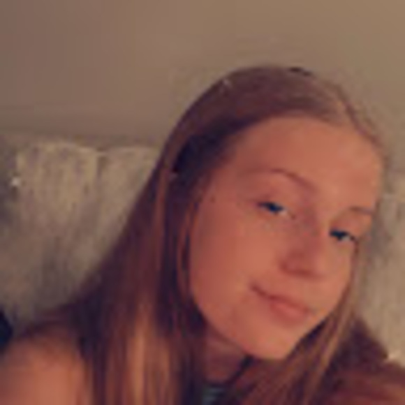 Profile Picture of Kenzie Monfee (@kenziemonfee) on Poshmark
