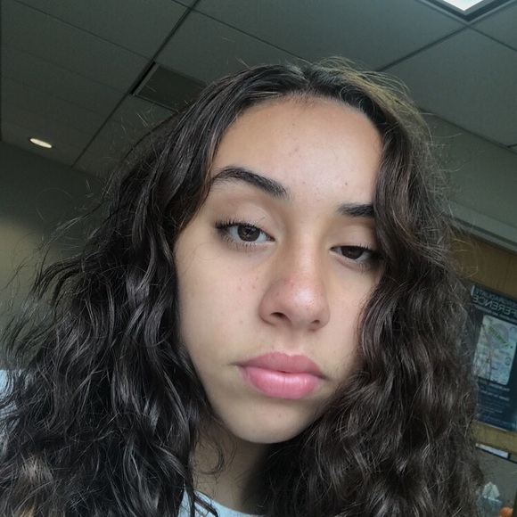 Profile Picture of Jasmine Yehia (@jasmineyehia) on Poshmark