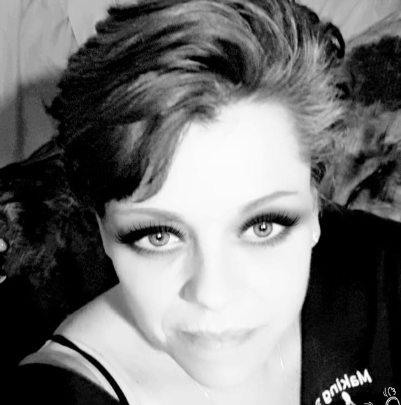 Profile Picture of Lorrie Hummell (@lorriehummell) on Poshmark