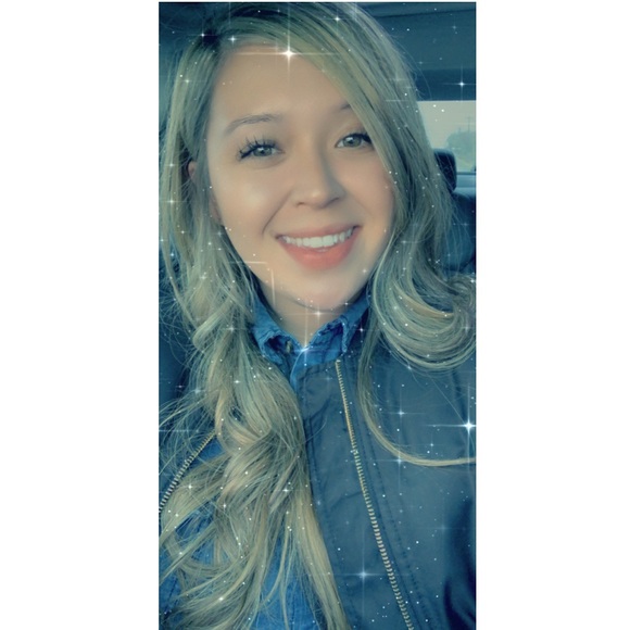 Profile Picture of Jasmine Audino (@audinojasmine) on Poshmark