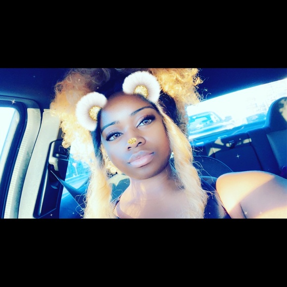 Profile Picture of Taylor Keeton (@tayren222) on Poshmark