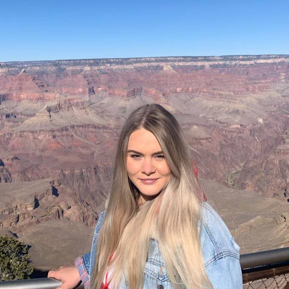 Profile Picture of Paulina Sadowski (@luvupaulina) on Poshmark