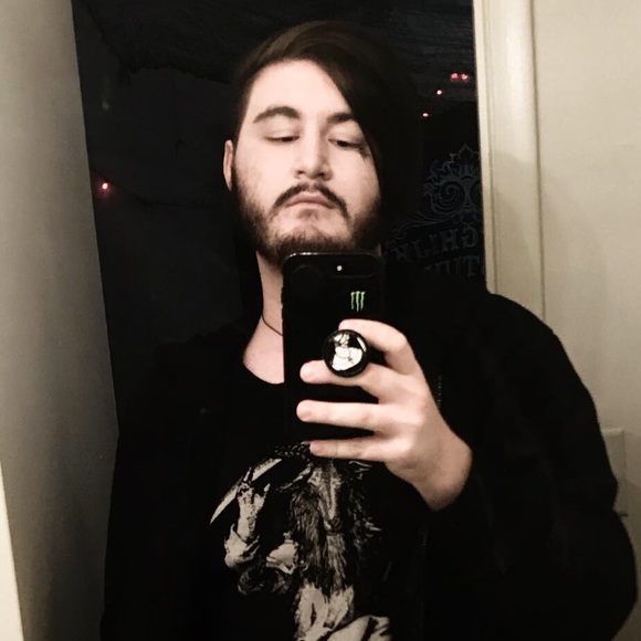 Profile Picture of Andrew Mccleaf (@andymalum) on Poshmark