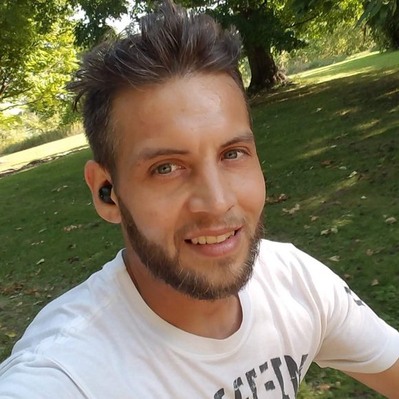 Profile Picture of David Grace (@davidgrace953) on Poshmark