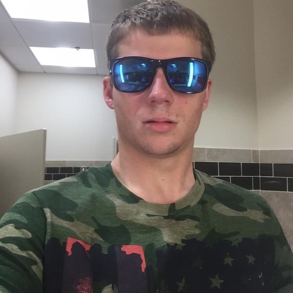 Profile Picture of Robert Koehler (@koehlerrobert) on Poshmark