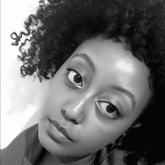 Profile Picture of Eden Aaron (@eaaron6178) on Poshmark