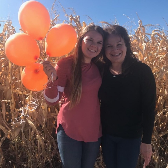 Profile Picture of Annalise Hoerter (@annalisehoerter) on Poshmark