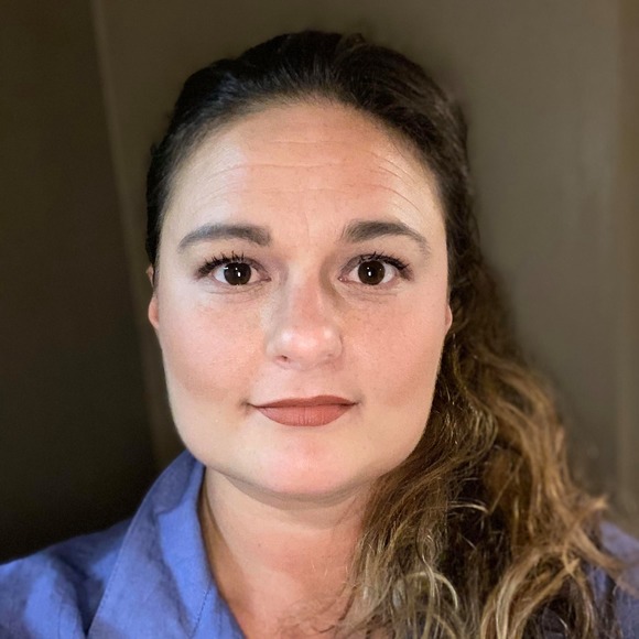 Profile Picture of Darra Mankey (@dmankey) on Poshmark