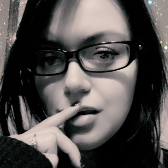 Profile Picture of Amber Dueker (@amberrutherford) on Poshmark