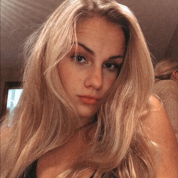 Kennedy Ziesemer - Poshmark Profile Picture of Kennedy Ziesemer (@kennedyziesemer) on Poshmark