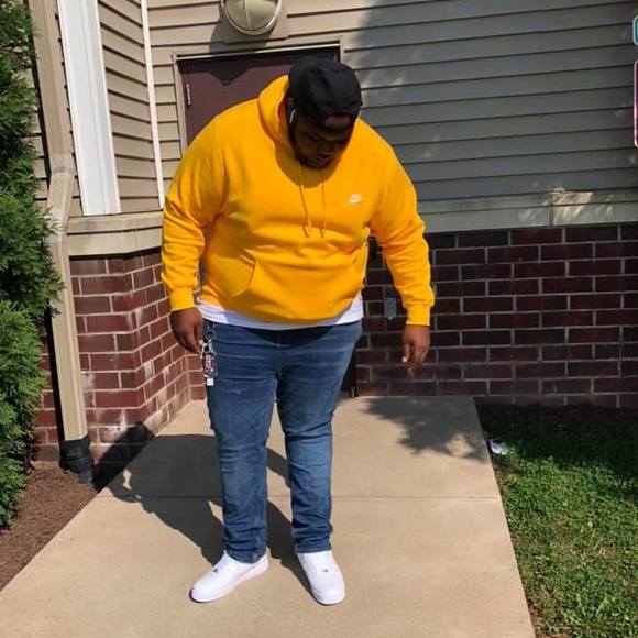 Profile Picture of Amir Curry (@mirdaddy15) on Poshmark