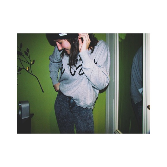 Profile Picture of Amanda Perrone (@hippybrunette) on Poshmark