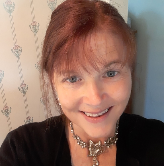 Profile Picture of Lisa Keane (@lisa_keane) on Poshmark