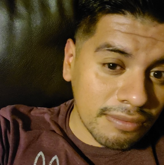 Profile Picture of Robert Robert (@randomusername8) on Poshmark