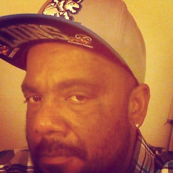 Profile Picture of Mandel Lopez (@mandellopez) on Poshmark