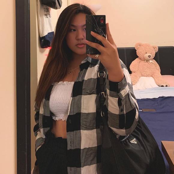 Profile Picture of Daffney Dooma (@daffneydooma) on Poshmark