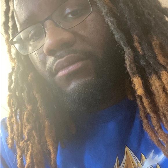 Profile Picture of Antwyon Moore (@tweezy7943) on Poshmark