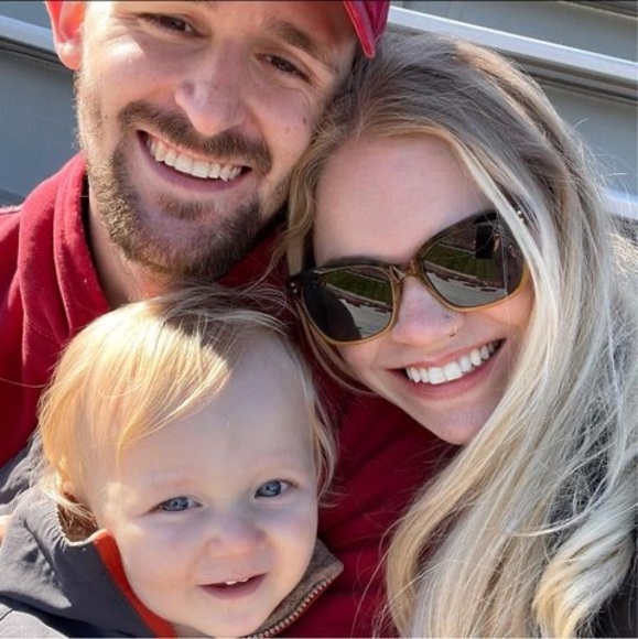 Profile Picture of Taylor Greer (@tayashgreer) on Poshmark