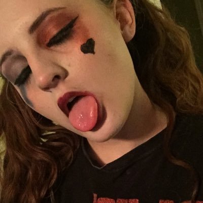 Profile Picture of Jenna Frank (@humhalllelujah) on Twitter